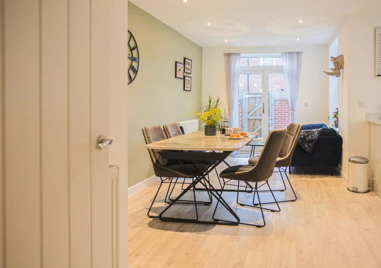Holiday home Stunning 2 Bed With Private Patio And Free Parking Villa Cheltenham United Kingdom
