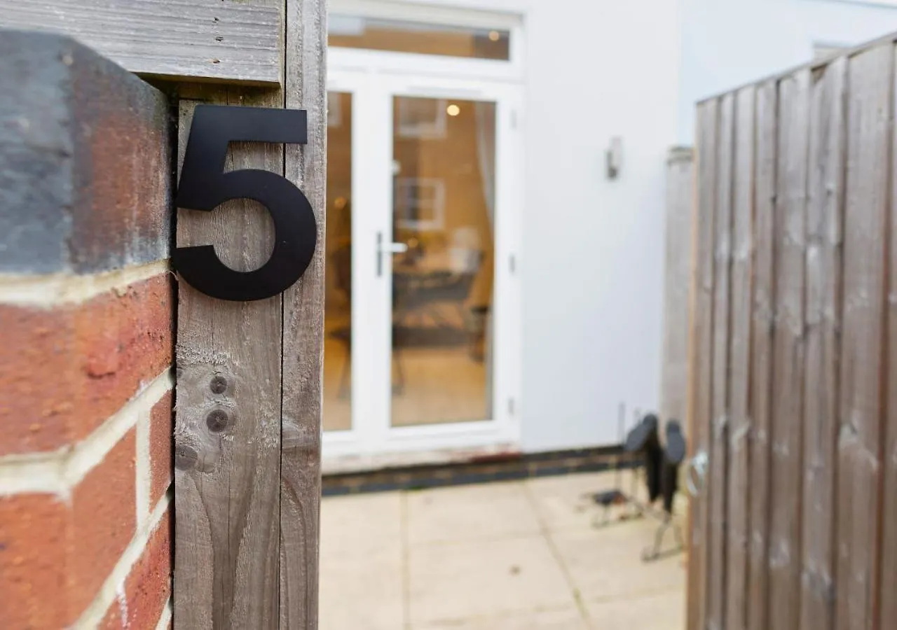 Holiday home Stunning 2 Bed With Private Patio And Free Parking Villa Cheltenham United Kingdom
