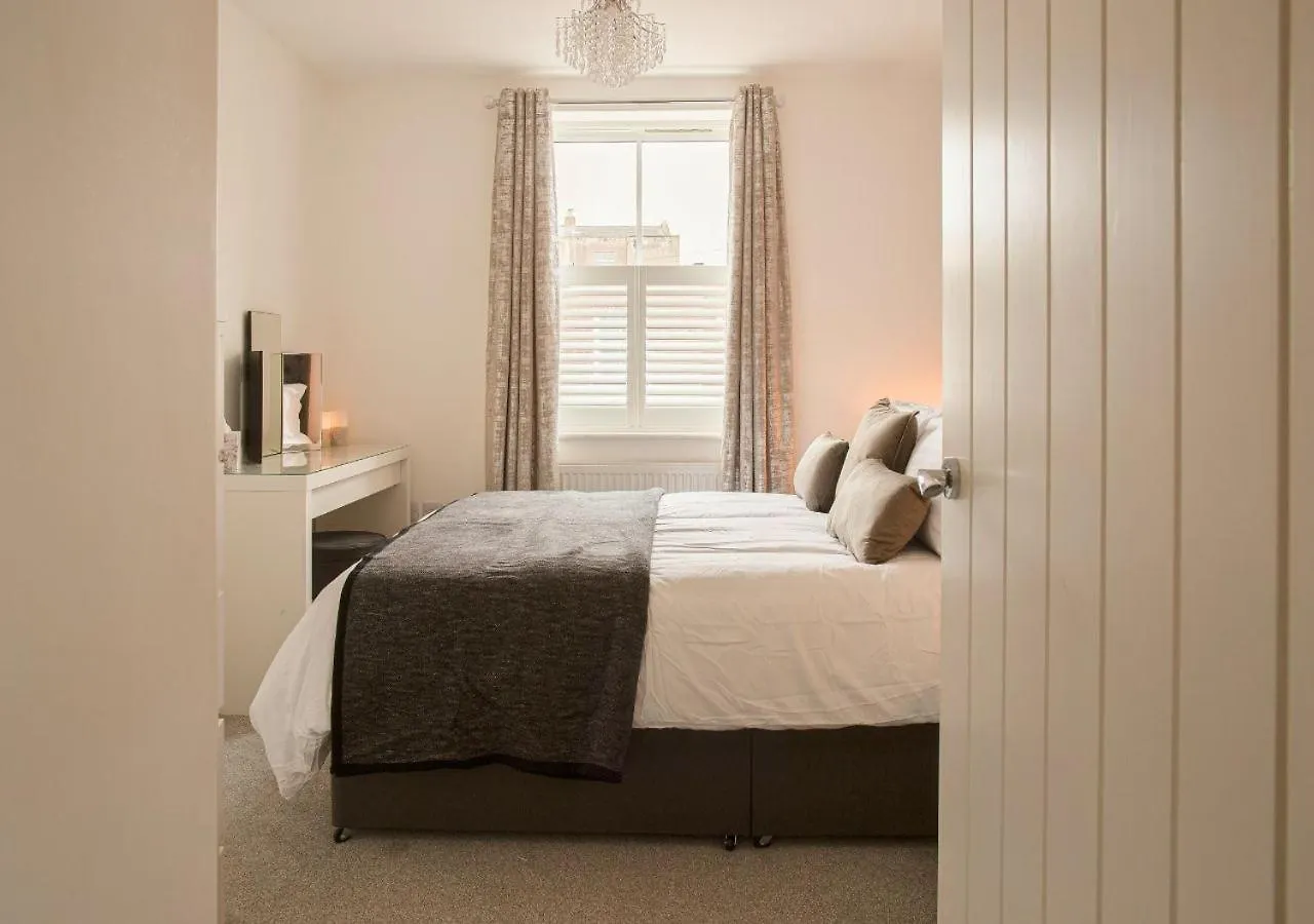 Holiday home Stunning 2 Bed With Private Patio And Free Parking Villa Cheltenham