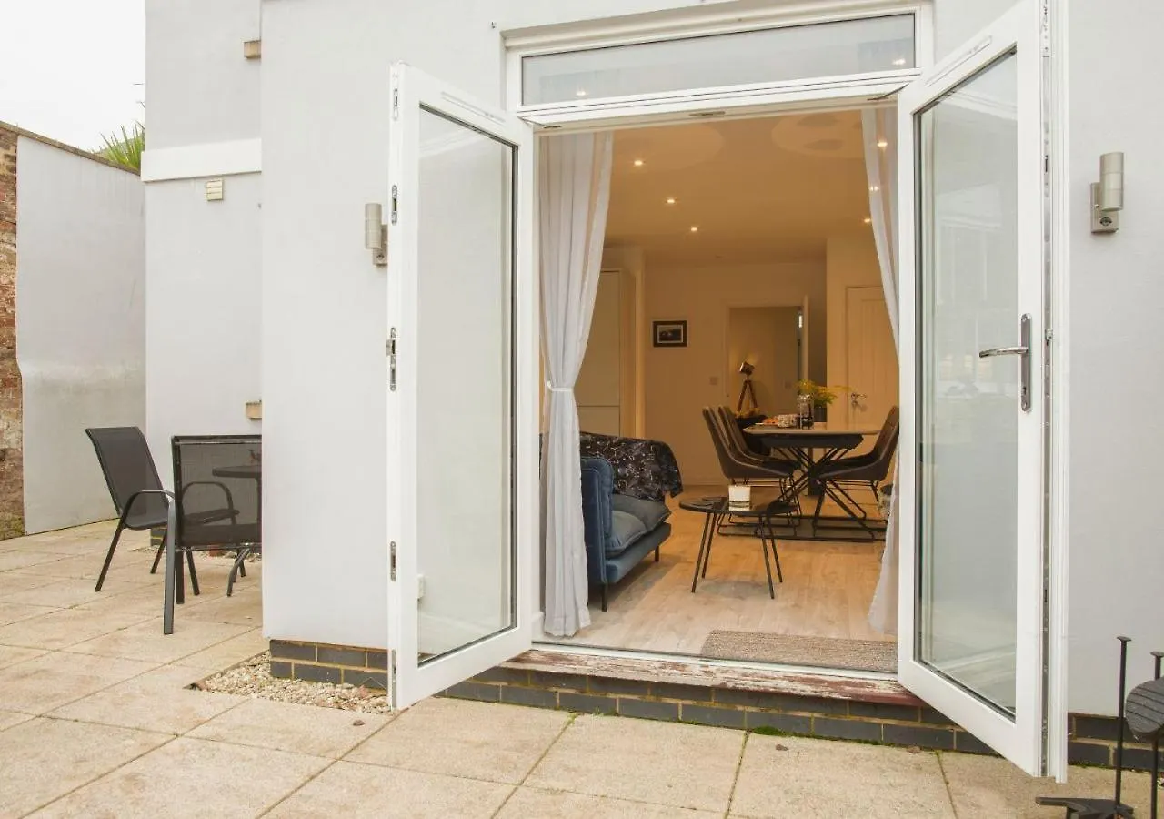 Holiday home Stunning 2 Bed With Private Patio And Free Parking Villa Cheltenham