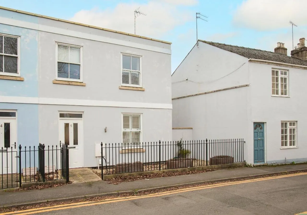 Holiday home Stunning 2 Bed With Private Patio And Free Parking Villa Cheltenham United Kingdom