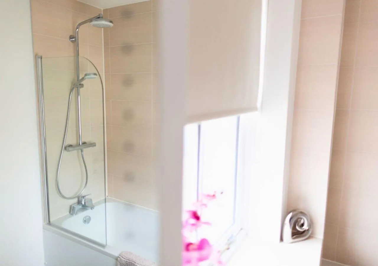 Holiday home Stunning 2 Bed With Private Patio And Free Parking Villa Cheltenham